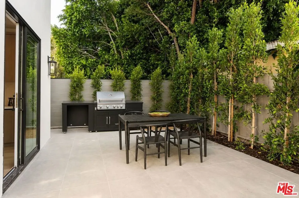 4423 Noble Avenue Sherman Oaks, CA 91403