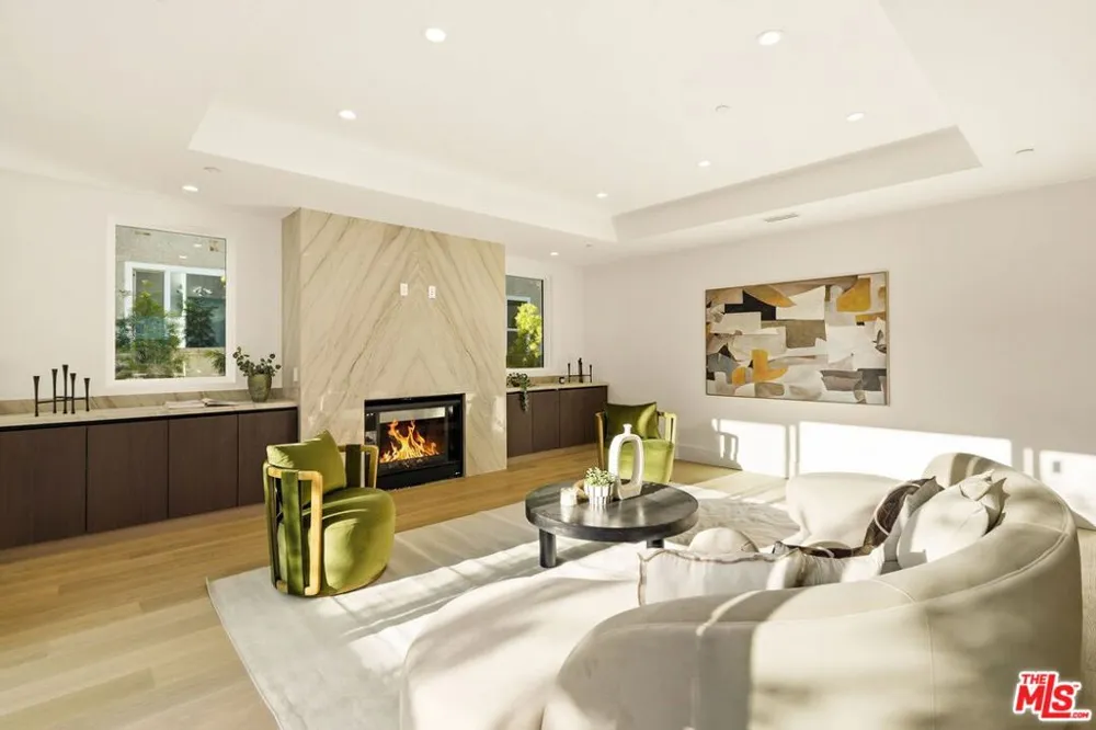 4423 Noble Avenue Sherman Oaks, CA 91403