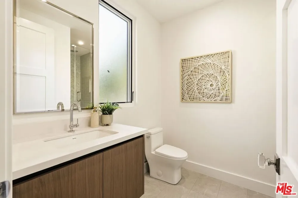 4423 Noble Avenue Sherman Oaks, CA 91403
