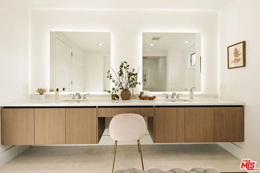 4423 Noble Avenue Sherman Oaks, CA 91403