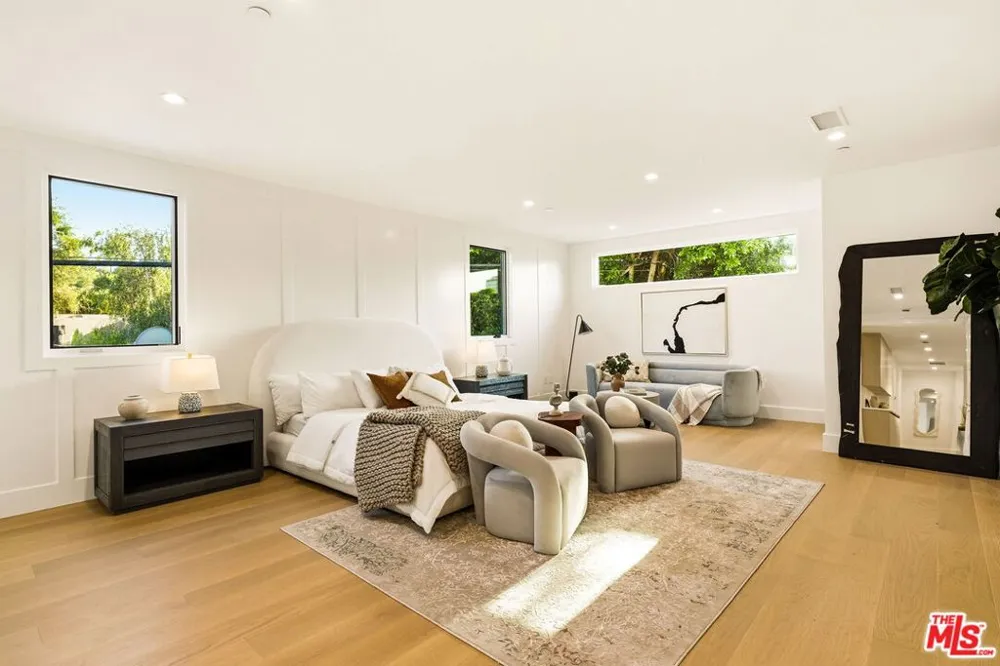 4423 Noble Avenue Sherman Oaks, CA 91403