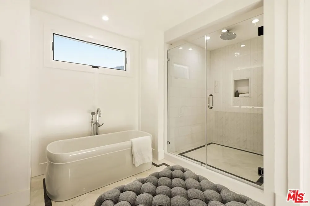 4423 Noble Avenue Sherman Oaks, CA 91403