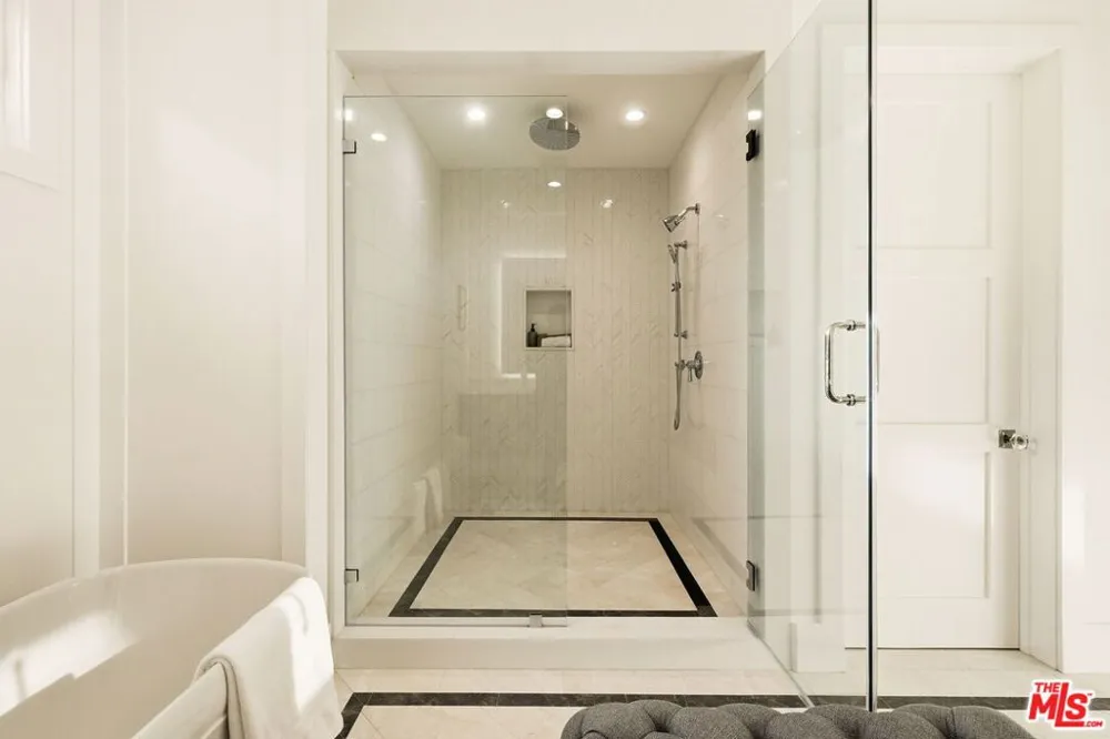 4423 Noble Avenue Sherman Oaks, CA 91403