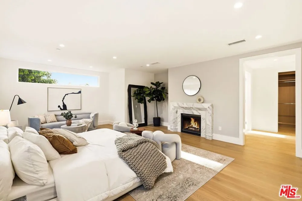 4423 Noble Avenue Sherman Oaks, CA 91403