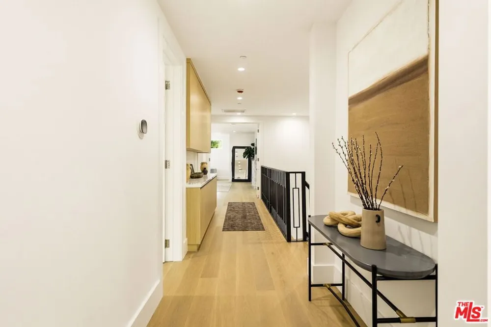 4423 Noble Avenue Sherman Oaks, CA 91403