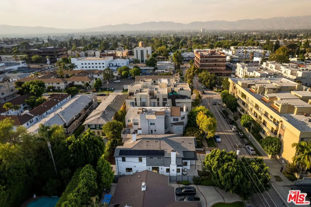 4423 Noble Avenue Sherman Oaks, CA 91403