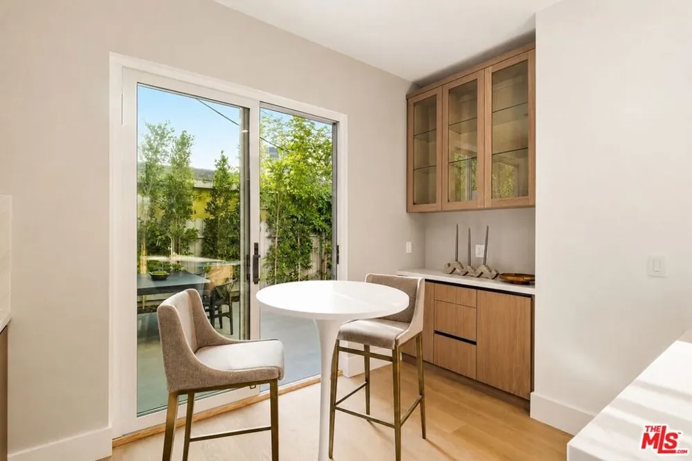 4423 Noble Avenue Sherman Oaks, CA 91403