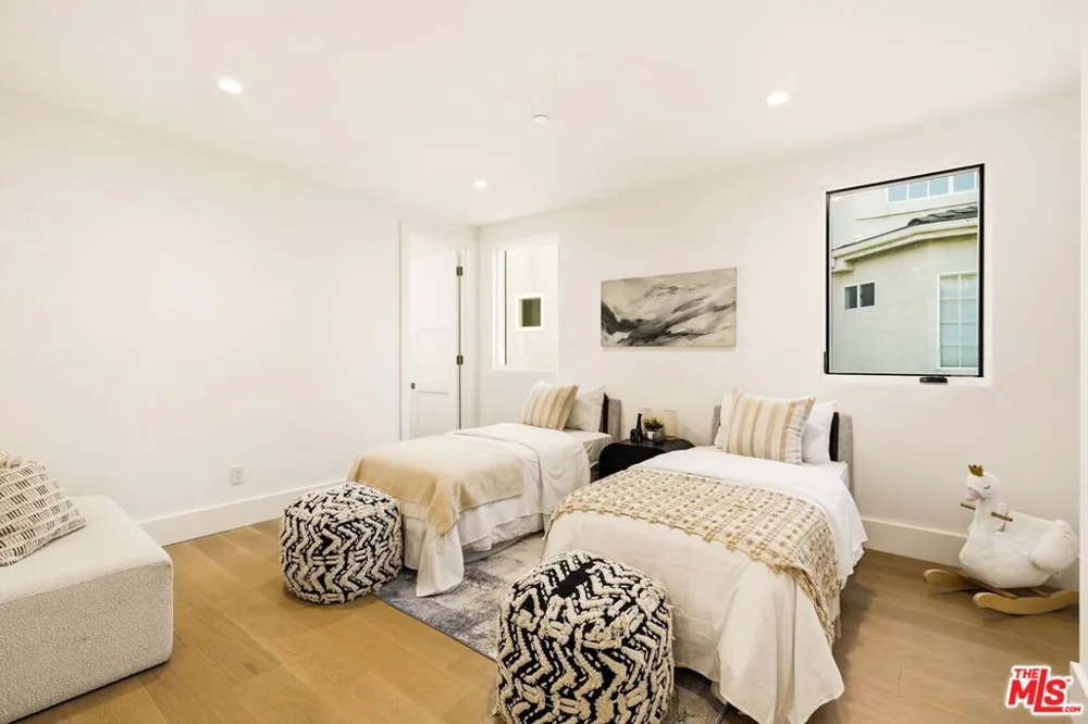4423 Noble Avenue Sherman Oaks, CA 91403