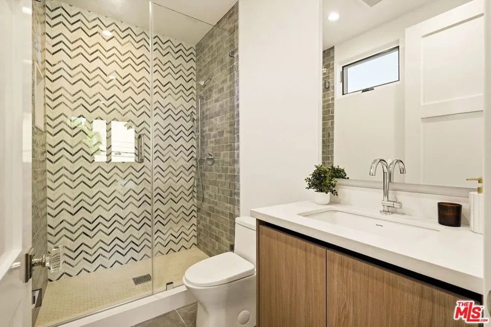 4423 Noble Avenue Sherman Oaks, CA 91403