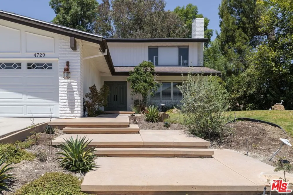 4729 Hermano Drive Tarzana, CA 91356