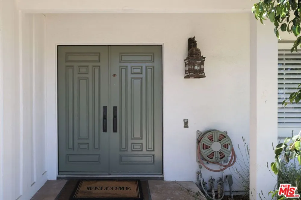 4729 Hermano Drive Tarzana, CA 91356