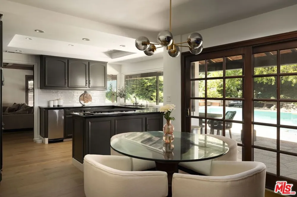 4729 Hermano Drive Tarzana, CA 91356