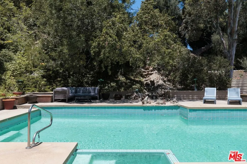4729 Hermano Drive Tarzana, CA 91356