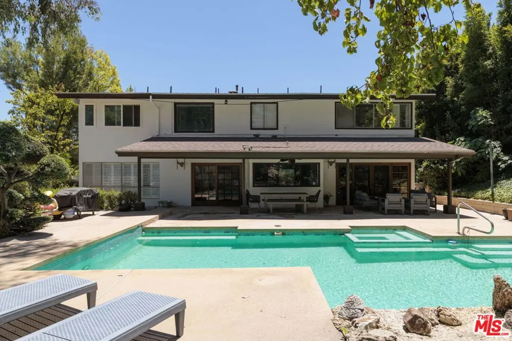 4729 Hermano Drive Tarzana, CA 91356