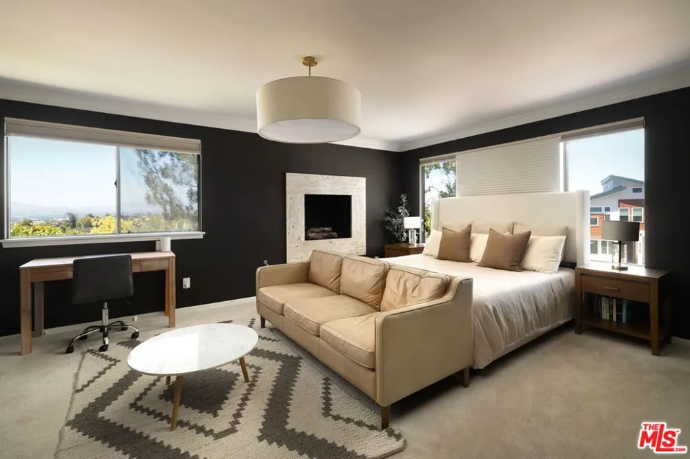 4729 Hermano Drive Tarzana, CA 91356