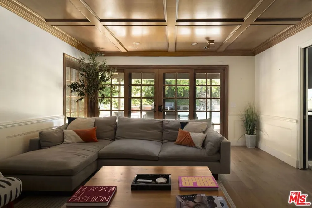 4729 Hermano Drive Tarzana, CA 91356