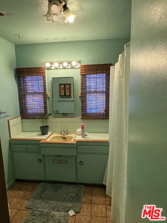 3965 Palm Avenue Lynwood, CA 90262