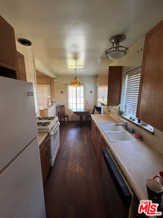 3965 Palm Avenue Lynwood, CA 90262