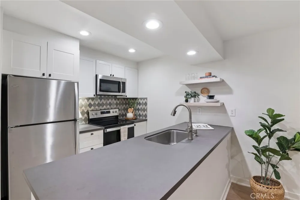 750 Kings Road #111 West Hollywood, CA 90069