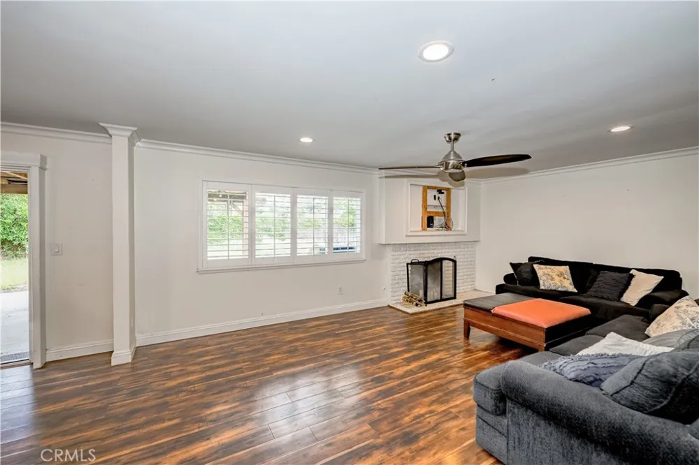 20263 Lakemore Drive Canyon Country, CA 91351