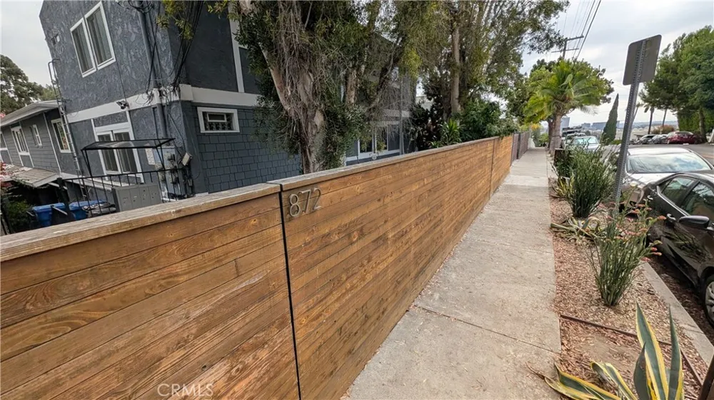 872 Lucile Avenue #A Silver Lake, CA 90026