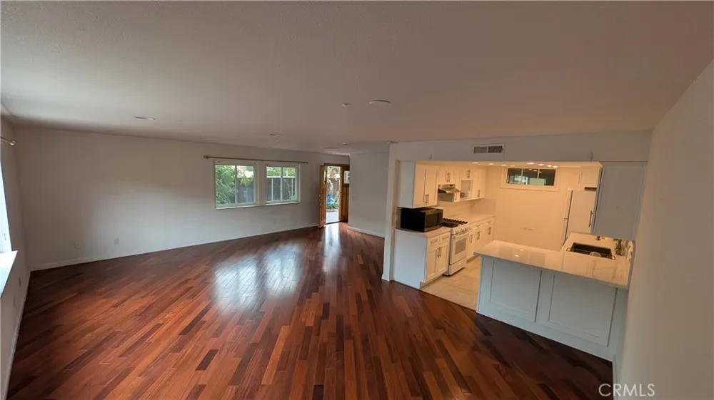 872 Lucile Avenue #A Silver Lake, CA 90026