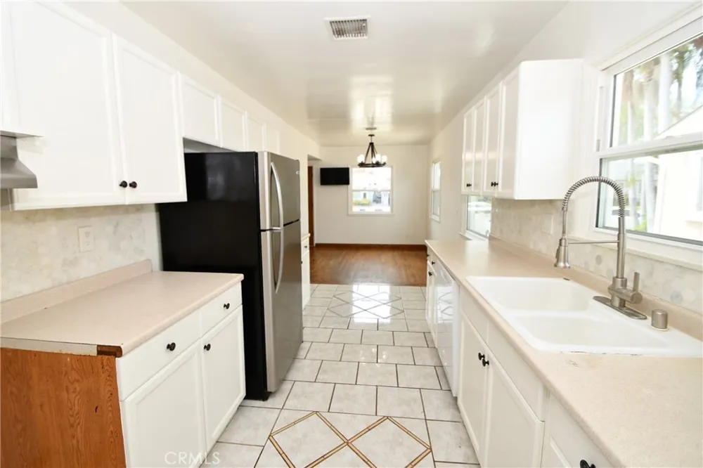 4562 Iroquois Avenue Lakewood, CA 90713