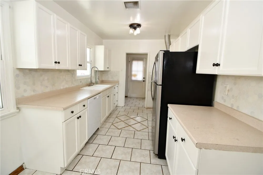 4562 Iroquois Avenue Lakewood, CA 90713