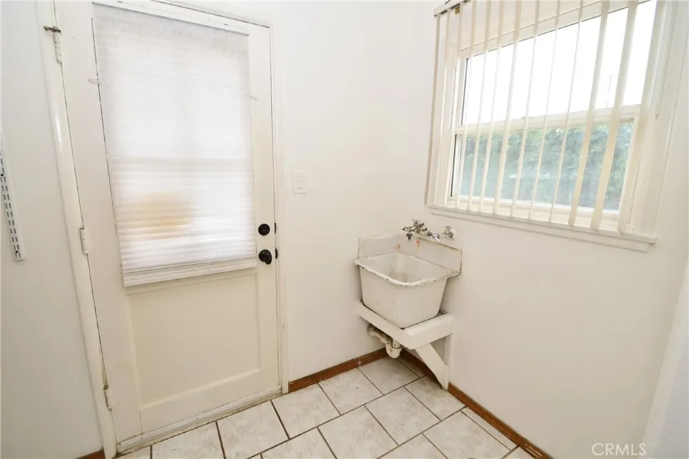 4562 Iroquois Avenue Lakewood, CA 90713