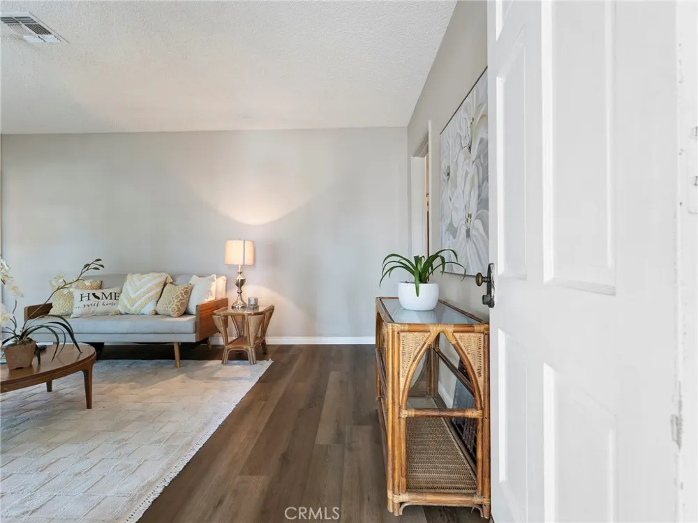 8043 Rhodes North Hollywood, CA 91605