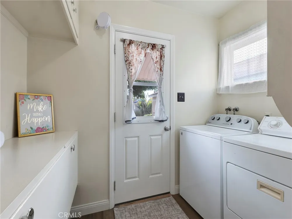 8043 Rhodes North Hollywood, CA 91605