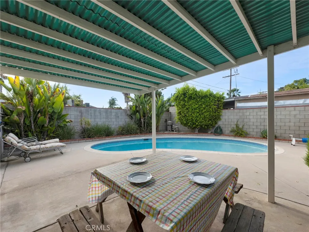 8043 Rhodes North Hollywood, CA 91605