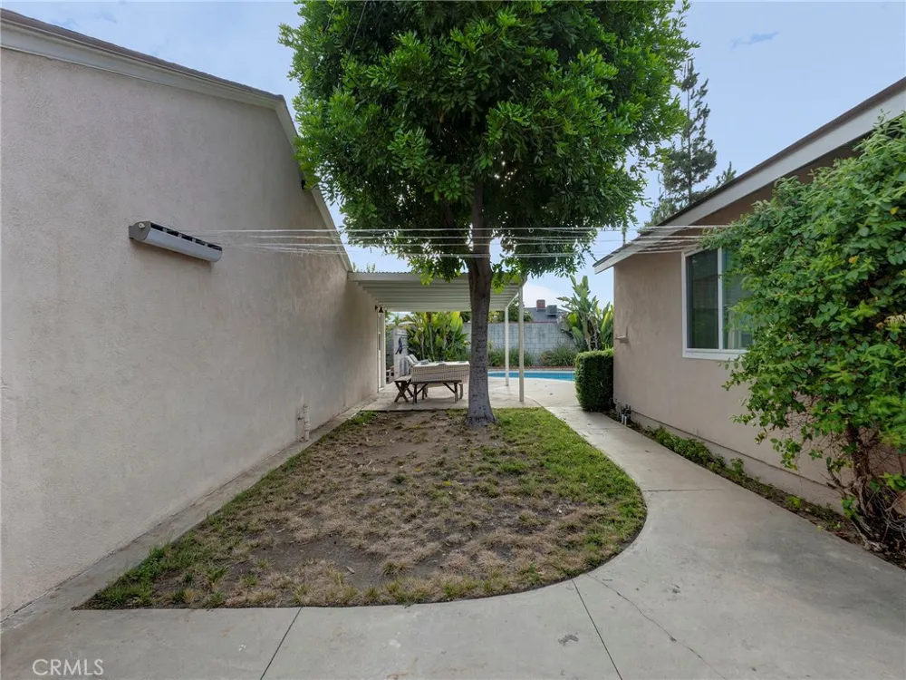 8043 Rhodes North Hollywood, CA 91605