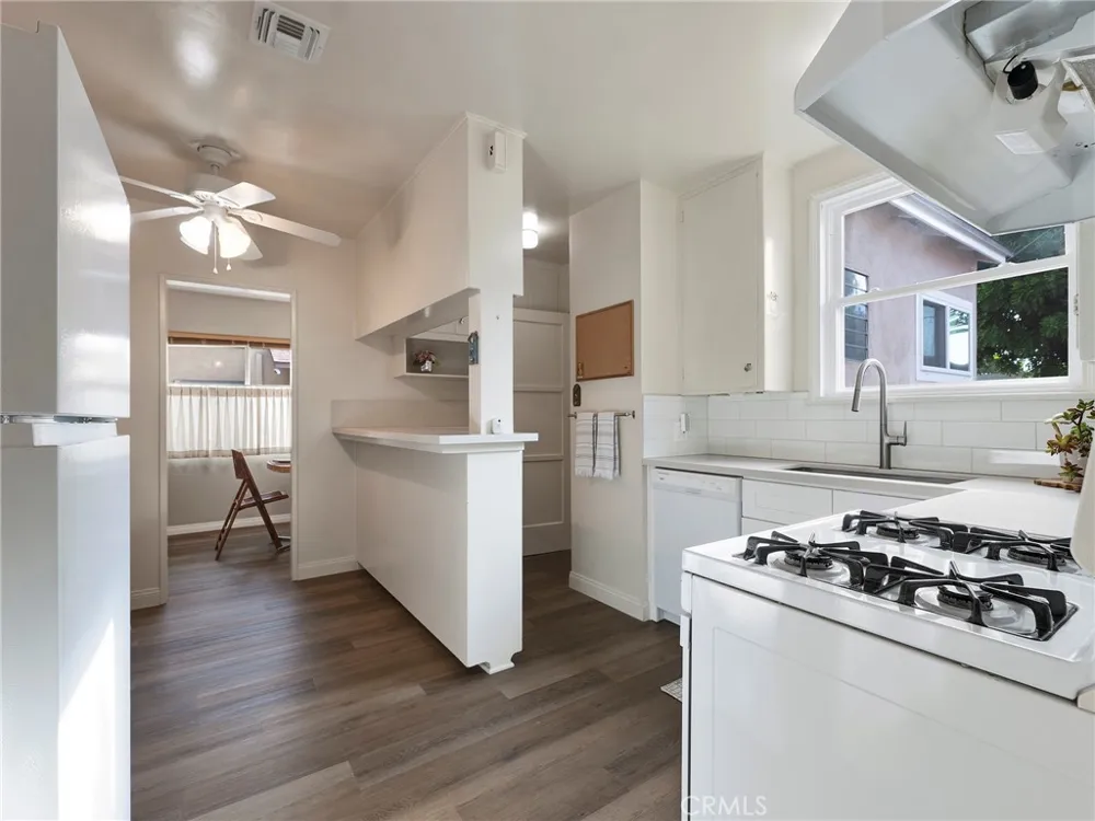 8043 Rhodes North Hollywood, CA 91605