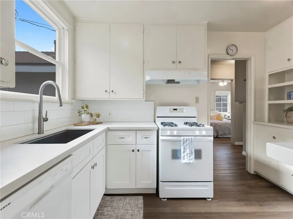8043 Rhodes North Hollywood, CA 91605