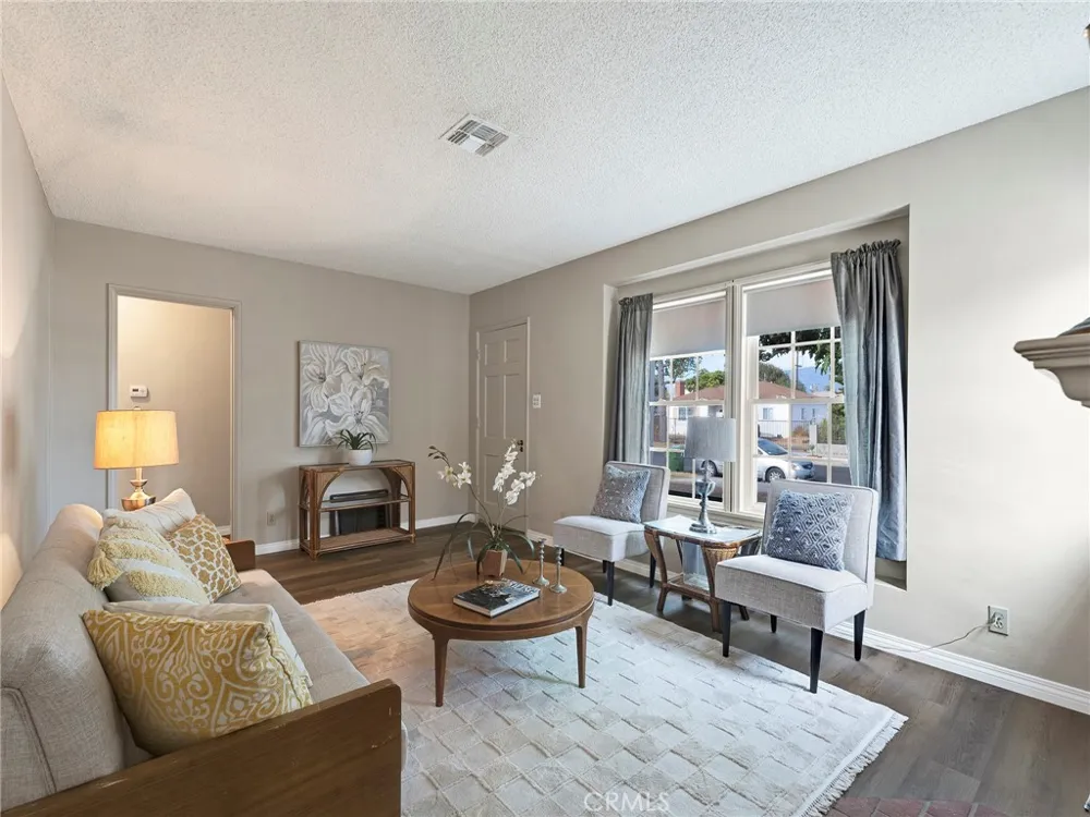 8043 Rhodes North Hollywood, CA 91605