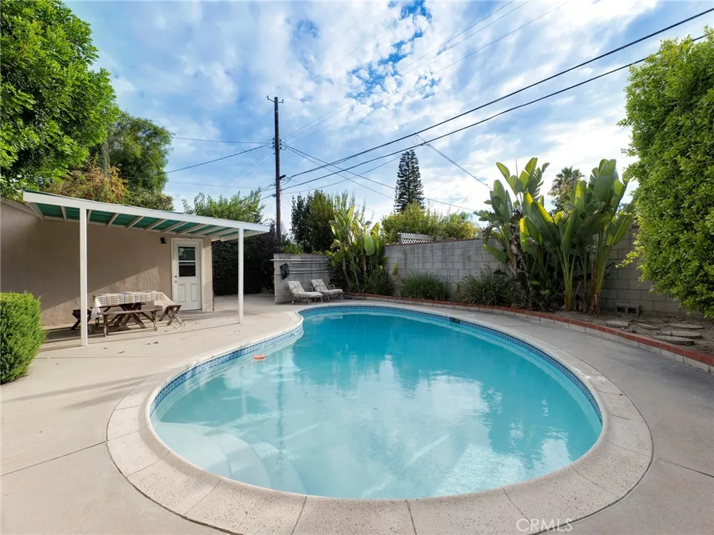 8043 Rhodes North Hollywood, CA 91605