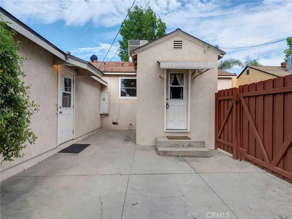 8043 Rhodes North Hollywood, CA 91605