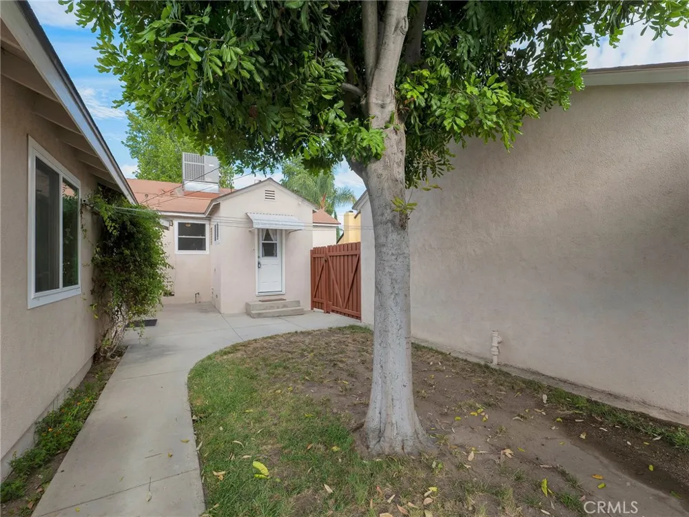 8043 Rhodes North Hollywood, CA 91605