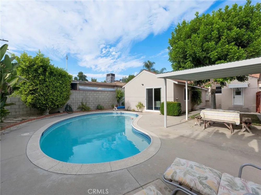 8043 Rhodes North Hollywood, CA 91605