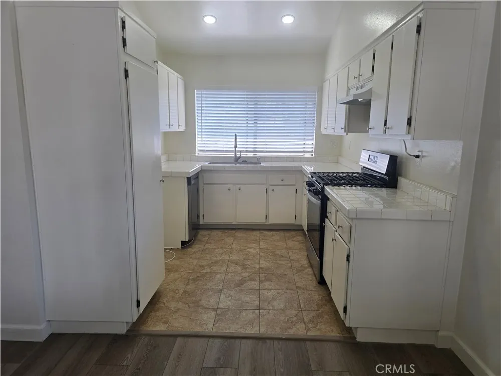 2288 Loma Alta Drive #6 Fullerton, CA 92833