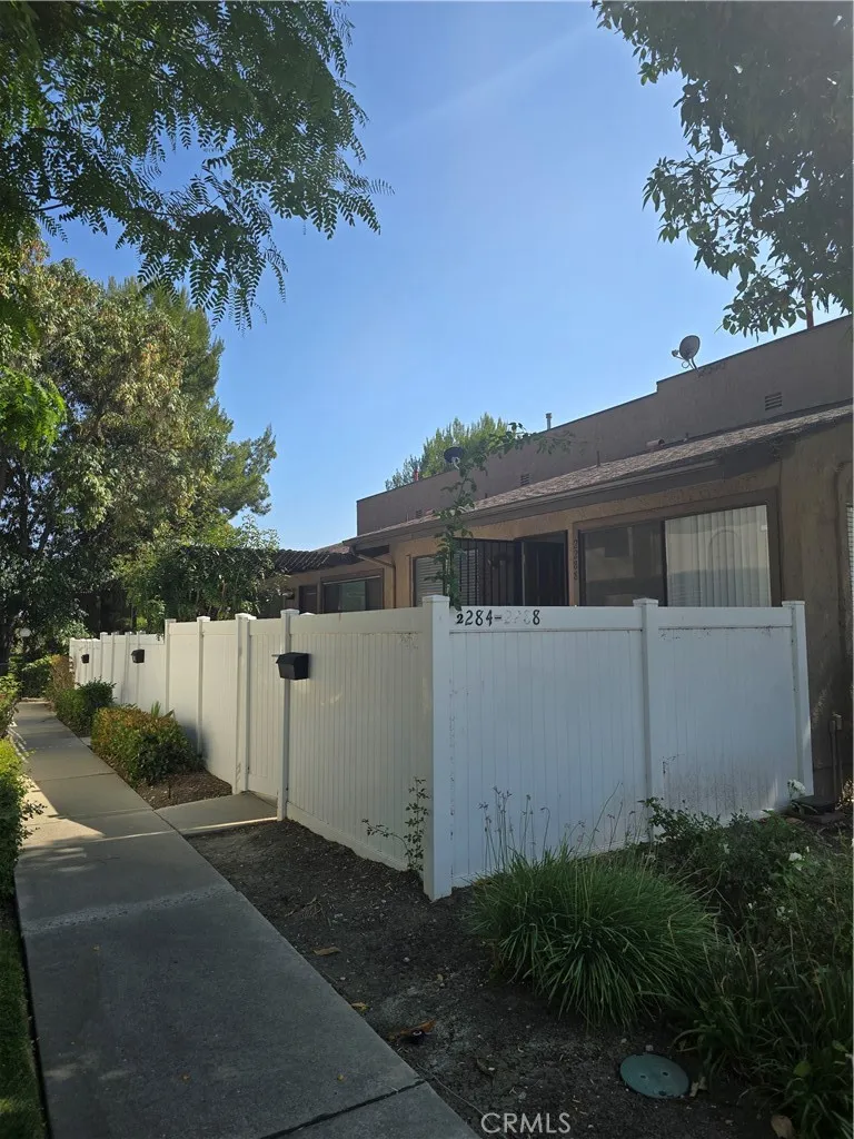 2288 Loma Alta Drive #6 Fullerton, CA 92833