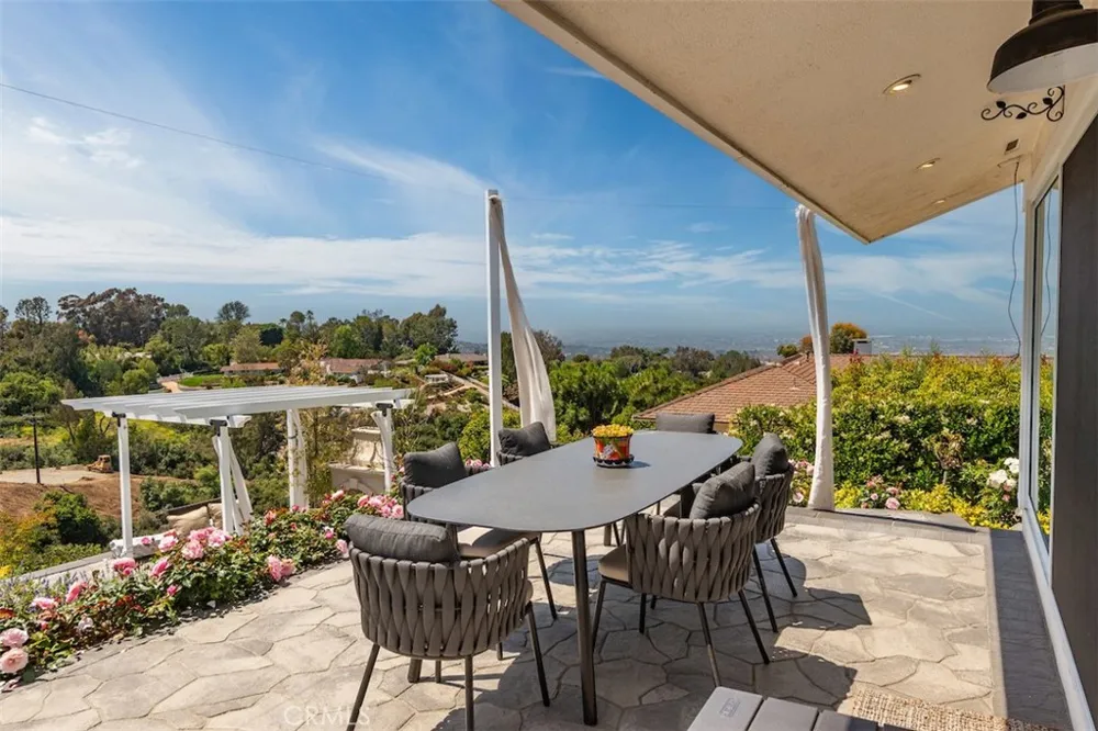 2 El Concho Lane Rolling Hills, CA 90274