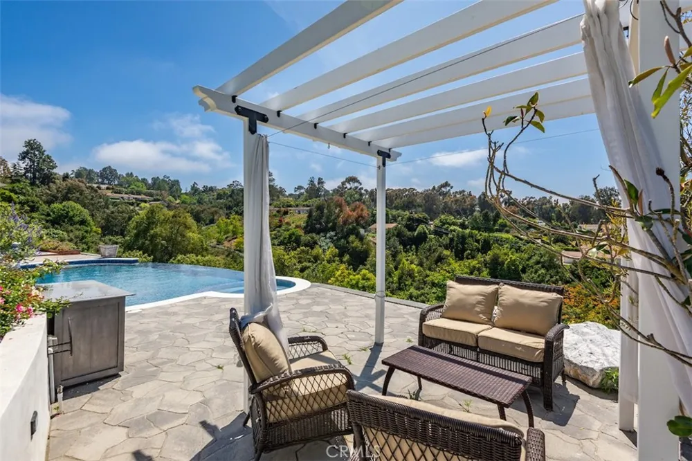 2 El Concho Lane Rolling Hills, CA 90274