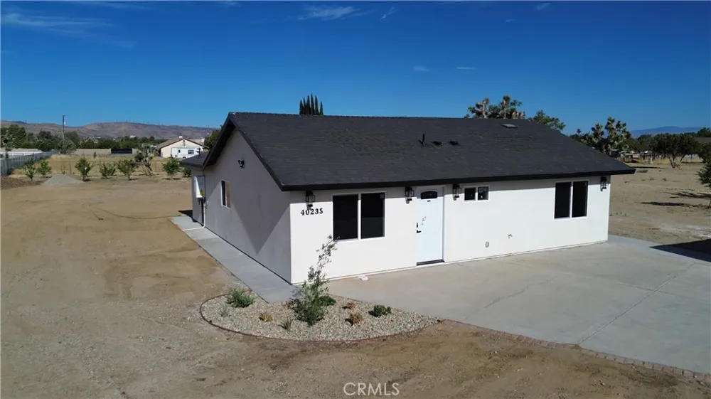 40235 W 17th st Palmdale, CA 93551