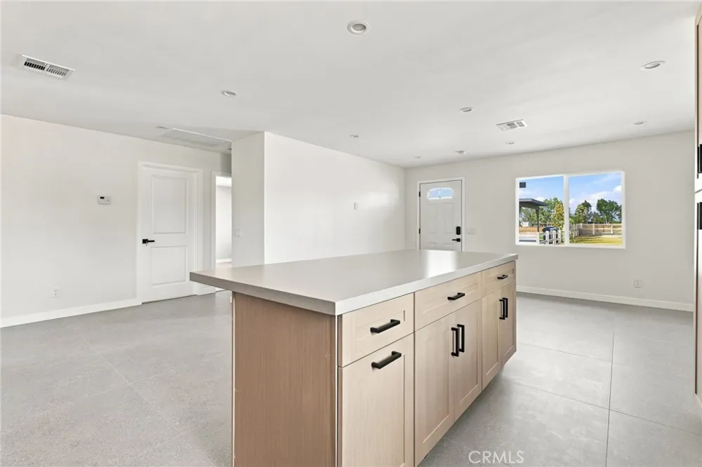 40235 W 17th st Palmdale, CA 93551