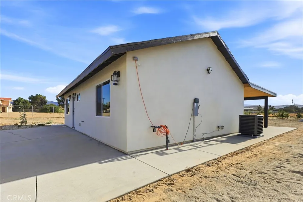 40235 W 17th st Palmdale, CA 93551
