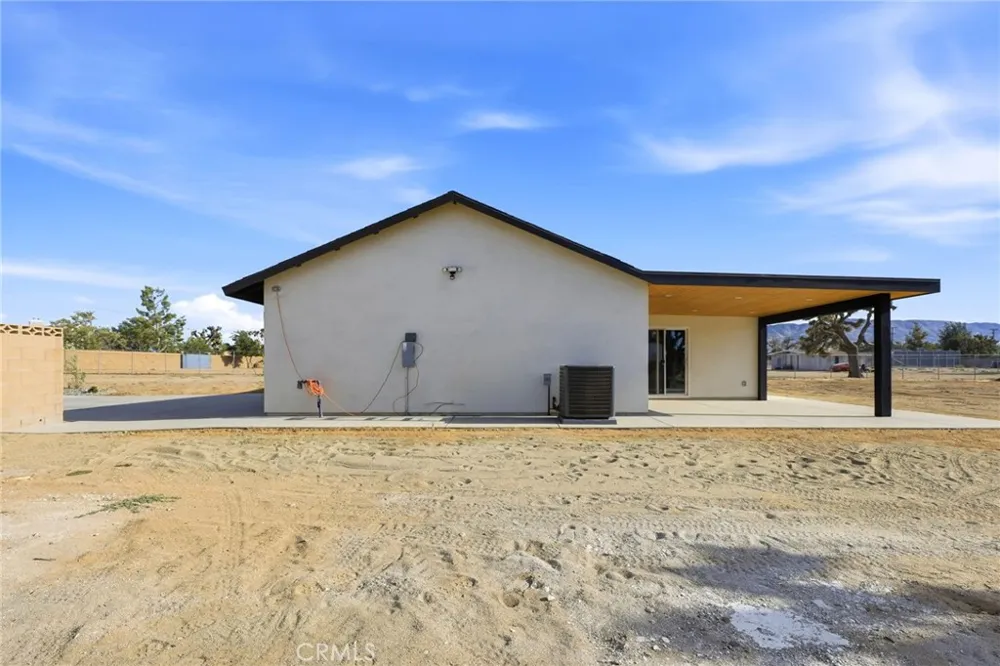 40235 W 17th st Palmdale, CA 93551