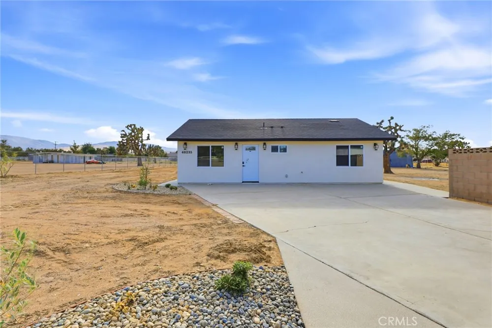 40235 W 17th st Palmdale, CA 93551
