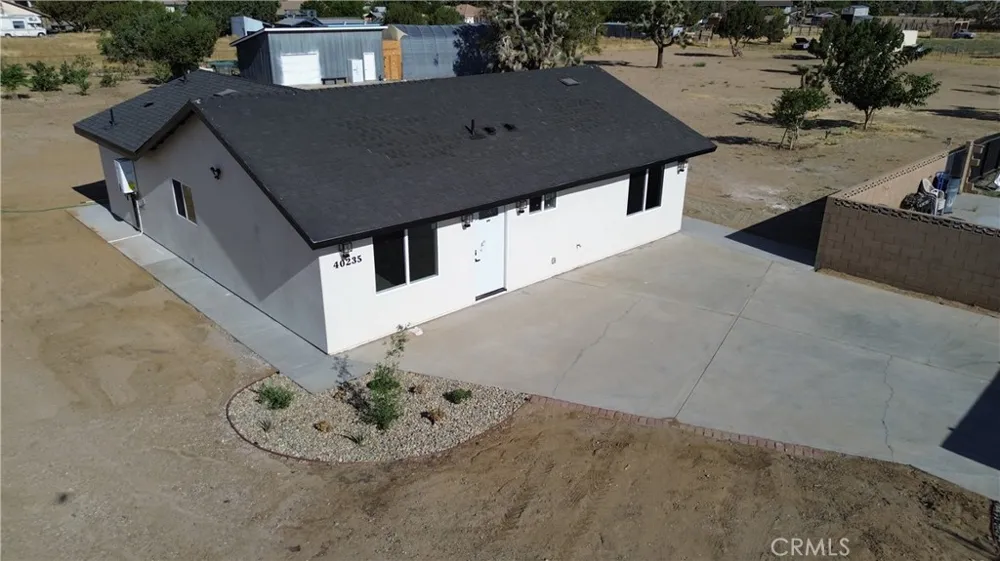 40235 W 17th st Palmdale, CA 93551